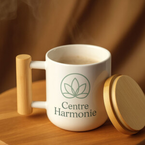 Mug personnalisé avec anse design et couvercle en bambou